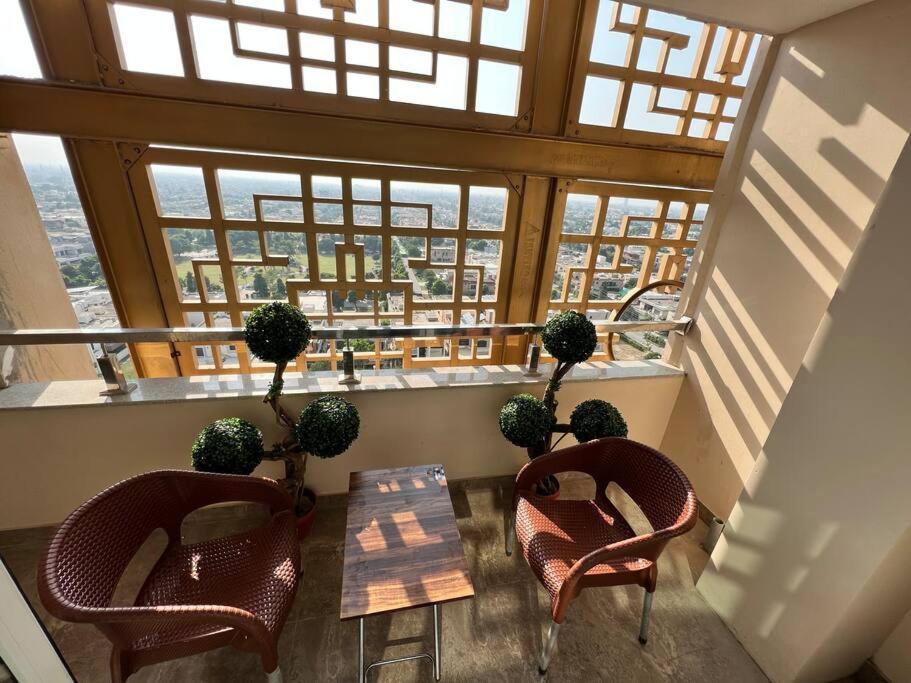 Sunset Luxury Gold Crest Mall Residency Lahore Buitenkant foto